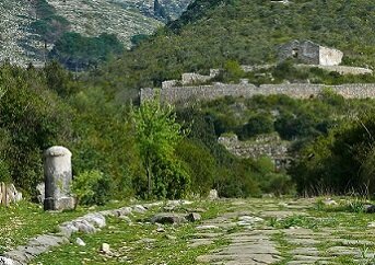 Ruderi siti nela Parco degli Aurunci territorio nei pressi del B&B Mamaoh