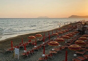 Spiaggia sul litorale di Fondi con stabilimento convenzionato con il B&B Mamaoh